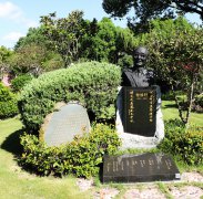 黎焕颐纪念碑：诗魂永驻，岁月铭记